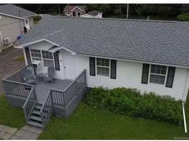 Just in! 8 Centennial Crt, Fredericton, NB, E3A 4G6 house fo.