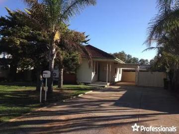 Cozy 8 Charon Road, Sunset Beach, WA 6530