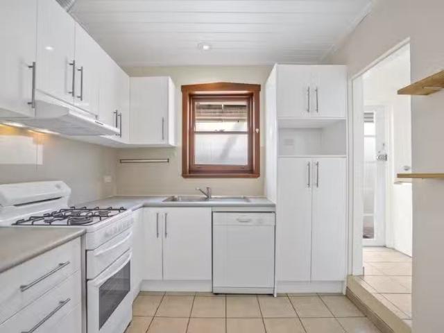 Just in! 8 Comber Street, PADDINGTON House for rent Listed by.