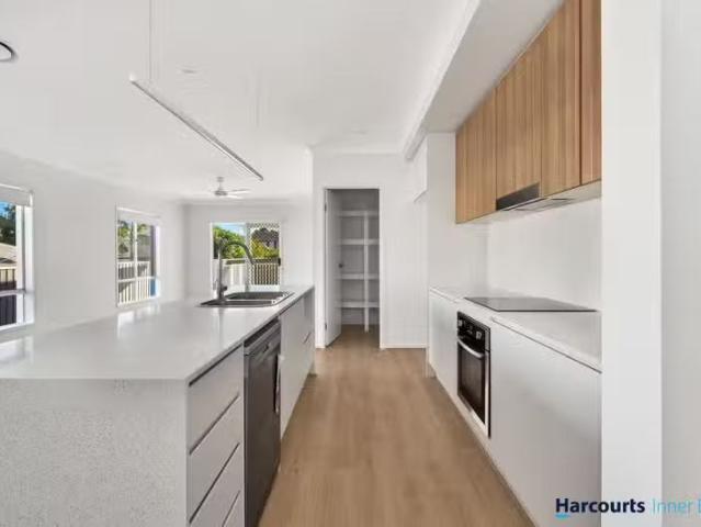 Cozy 8 Hayes Street, WAKERLEY, QLD 4154 House for Rent