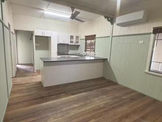 Just in! 8 Jermyn Street, Hyde Park, QLD 4812