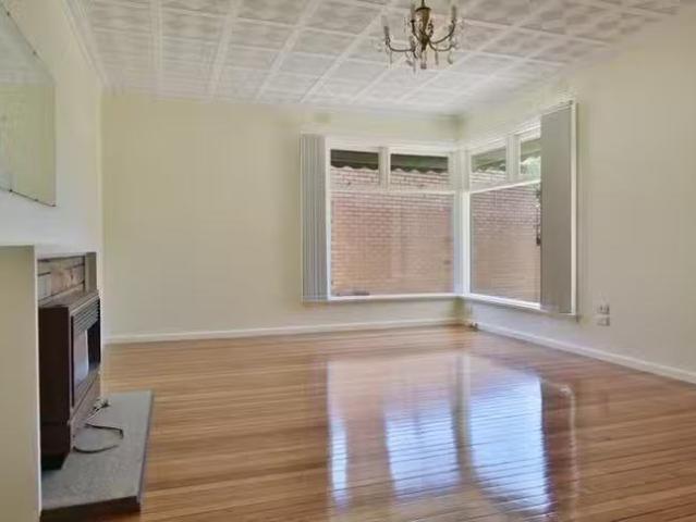 Rental! 8 Lauri Ann Street, Templestowe Lower, VIC 3107