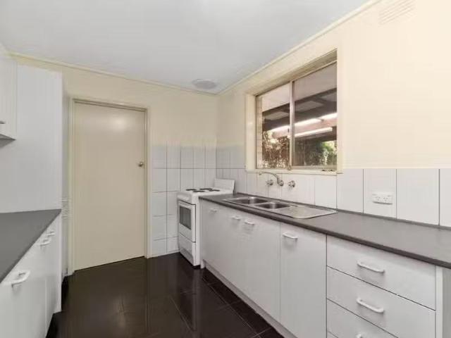 Cozy 8 Merlin Court, FRANKSTON, VIC 3199 House for Rent