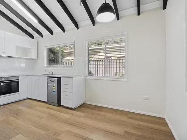 Cheap 8 Oakland Avenue, Redland Bay, QLD 4165
