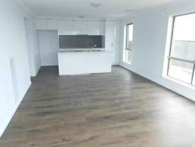 Nice 8 Peppermint Place, Mount Pleasant, VIC 3350