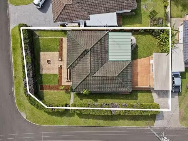 Cozy 8 Phillip Crescent, Barrack Heights, NSW 2528