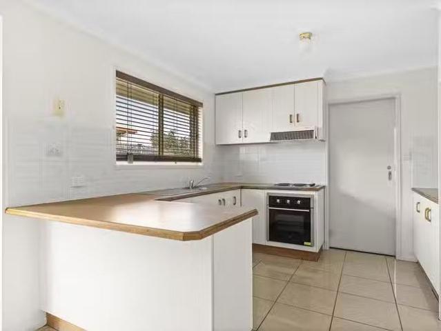Nice 8 Rushlands Street, Glenvale, QLD 4350