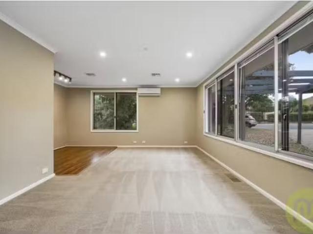 Cozy 8 Shearer Place, Kambah House for rent Listed by Ella Bu.