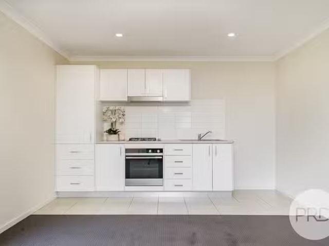 Just in! 8B Paperbark Drive, Forest Hill, NSW 2651
