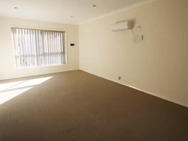Deal! 8C Eckley Street, Gungahlin, ACT 2912
