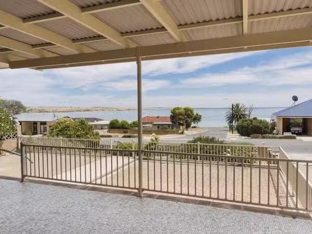 Charming 91 Wells Street, Streaky Bay, SA 5680
