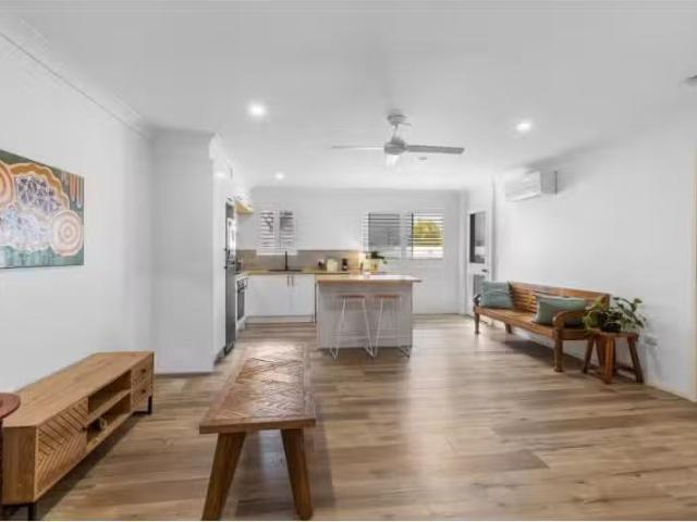 New 9/28 Coolangatta Road, Coolangatta Apartment for rent Lis.