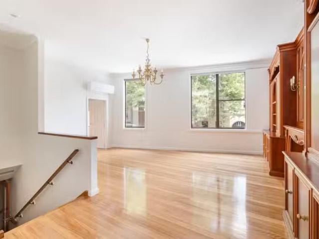 Just in! 92 Wentworth Avenue Entrance via Campbell Street, S.