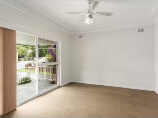 New 99 Mount Keira Road, West Wollongong House for rent Liste.