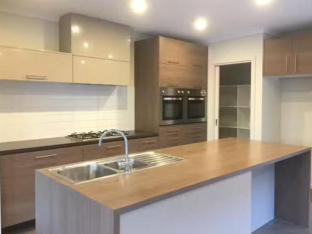 Just in! 9 Barnowl Close, South Morang VIC 3752