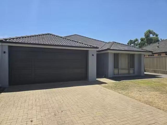 Nice 9 Eleanor Way, Millbridge, WA 6232