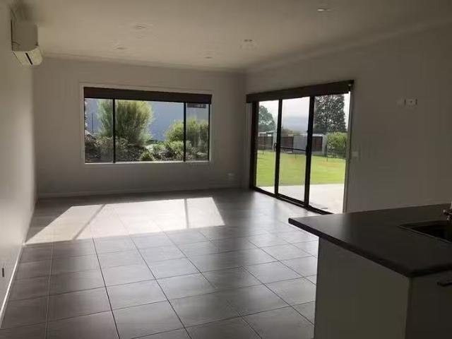Cozy 9 Glen Mia Drive, Bega, NSW 2550