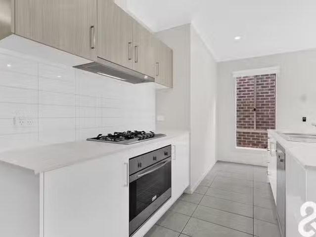 Charming 9 Licodia Parade, Mernda, VIC 3754