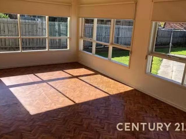 Cheap 9 Menzies Avenue, Dandenong North, VIC 3175