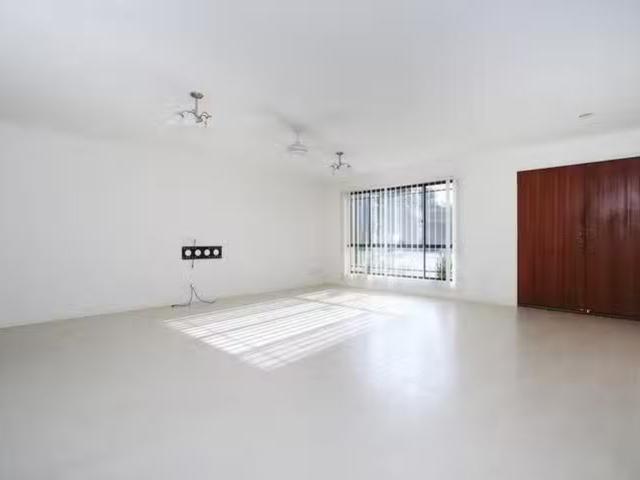 Deal! 9 Regents Circuit, Forest Lake, QLD 4078