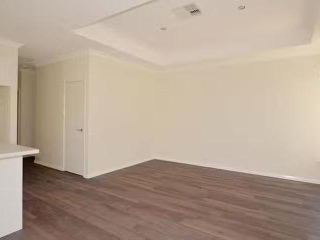 Rental! 9A Falstaff Crescent, Spearwood, WA 6163