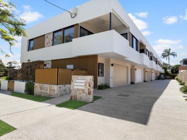 Luxury bayside living without the maintenance