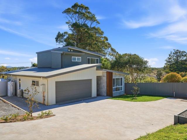 New Coastal Style With Versatile Dual Living