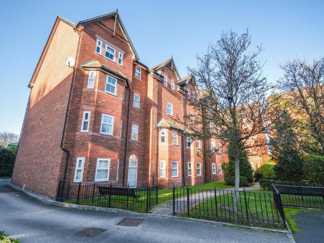 New Copper Moss, Altrincham 2 bed apartment to rent £1,200 pcm £277 pw