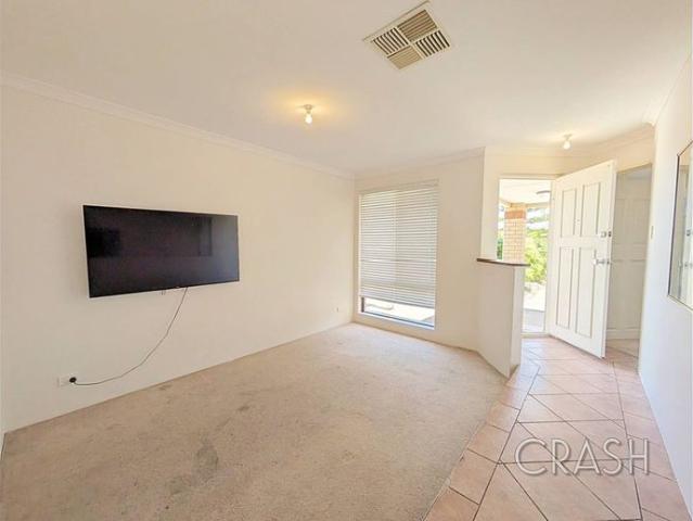 New carpet 4x2 House in Huntingdale with Covered Patio