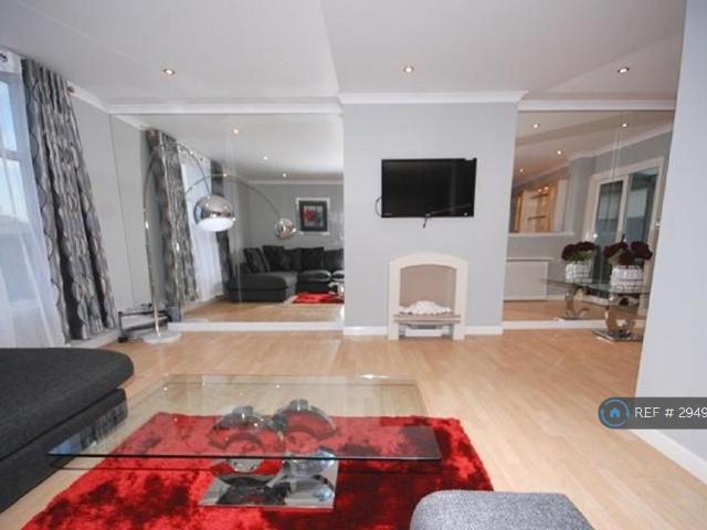 New Century House, Aberdeen, AB11 3 bed penthouse to rent £1,850 pcm £427 pw