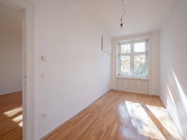 NEW+ Charming Period Apartment – Renovation Opportunity 2 Rooms