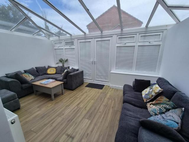New Charlton Way, Bristol BS10 5 bed end of terrace house to rent £740 pcm £171 pw