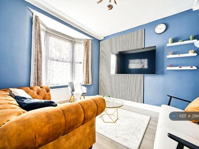 New City Road, London, E13 4 bed terraced house to rent £3,650 pcm £842 pw