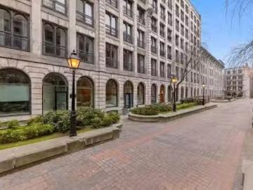 Just in! A04 48 Rue Le Royer O. Montréal Ville Marie, QC, H2.