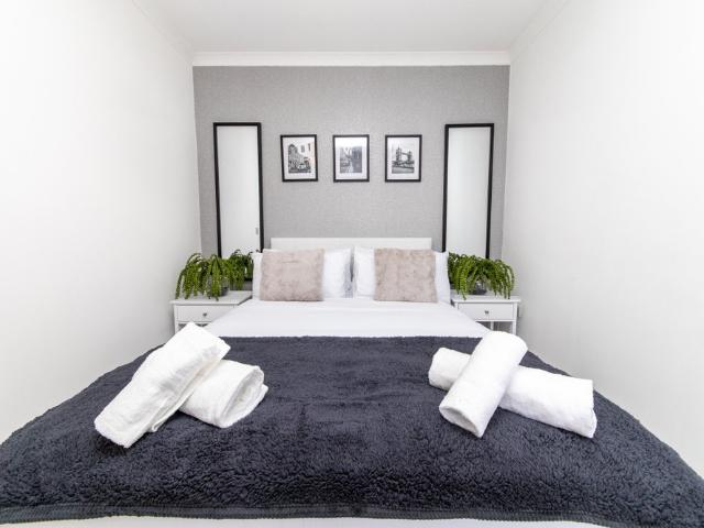 New and Modern 3BR Home Near the River Thames
