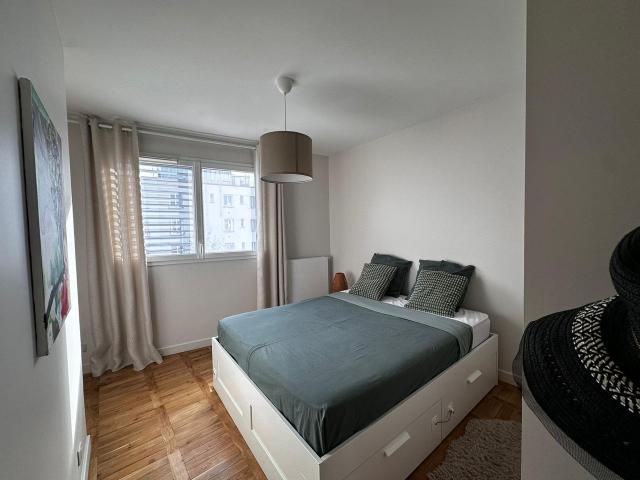 New and carefully furnished three room apartment with a wonderful view of Paris, Paris Amsterdam Apartments for Rent
