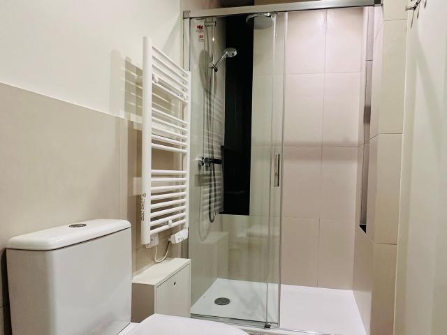 New and carefully furnished two room apartment with a wonderful view of Paris, Paris Amsterdam Apartments for Rent