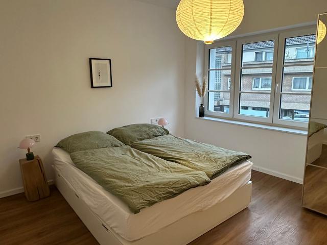 New and charming 3 room apartment with an office in Cologne, Koln Amsterdam Apartments for Rent