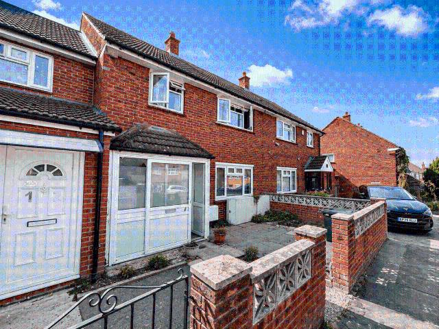 New Addington CR0, 2 bed terraced house to rent, £1,800 pcm | PrimeLocation