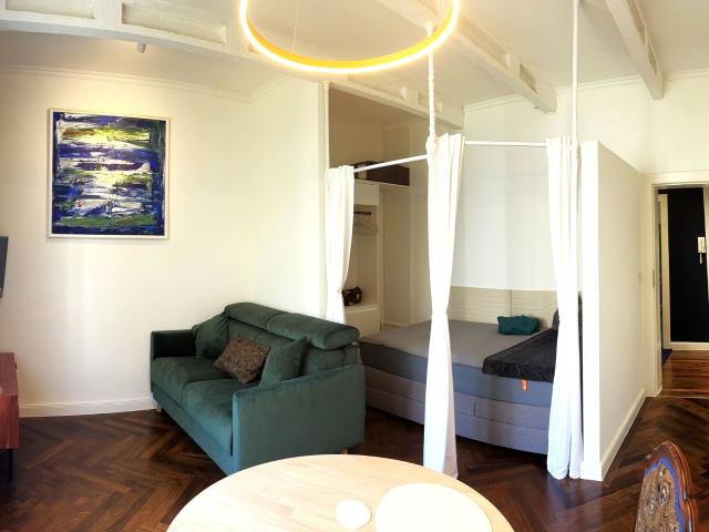 NEW AFTER RECONSTRUCTION * High end fully furnished apartment next to Volkspark Wilmersdorf