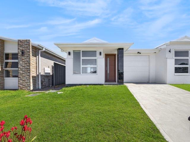 New Architect Designed Home 4 Bedrooms, 2 Bathrooms, Ducted Air Con, Butlers Pantry, Alfresco, Garage