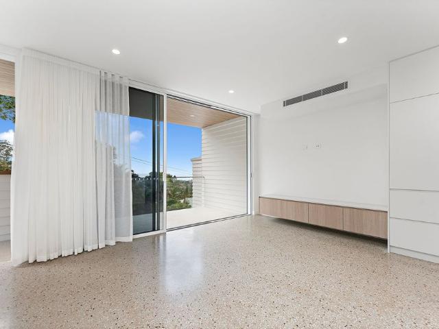 New Architectural home overlooking Thirroul Village & Sandon Point Break