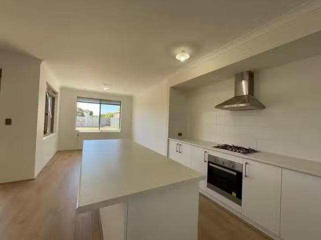 For Rent! B/38 Second Avenue, Shoalwater, WA 6169