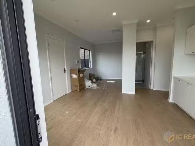 Unique B/397 Browns Road, Austral, NSW 2179
