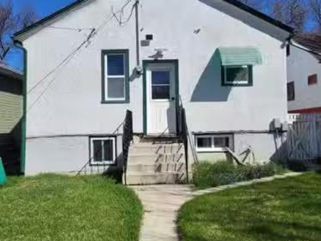 Cozy B 1212 7 Avenue South, Lethbridge, AB, T1K 1J6 house fo.