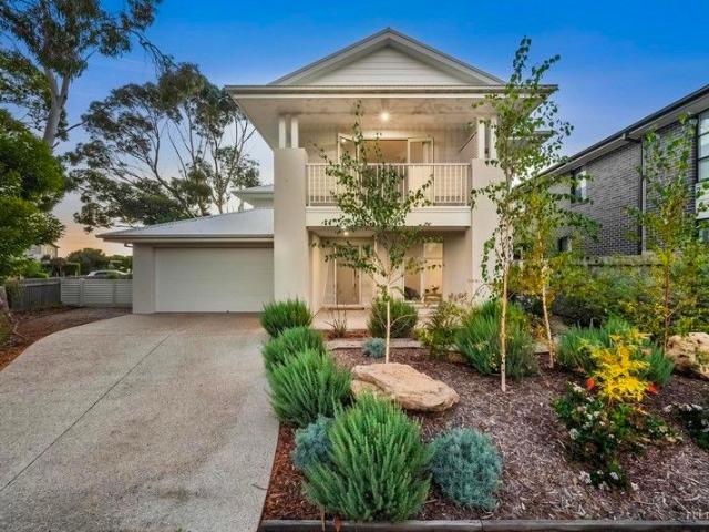 New Bayside Home Immersed In Nature's Embrace