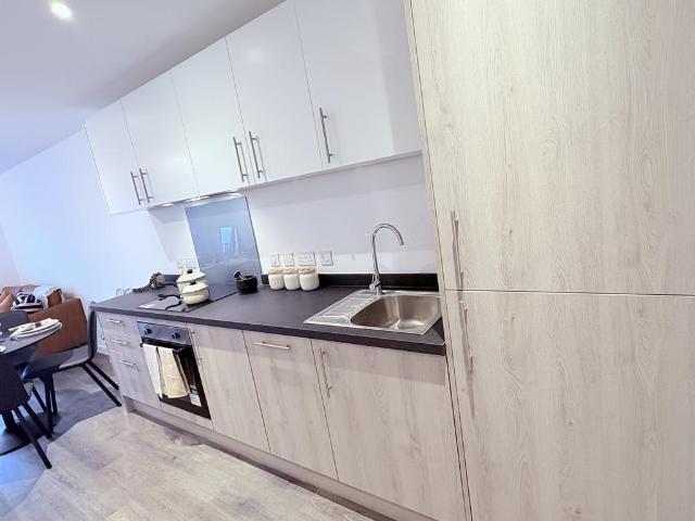 New Baillie Street, Rochdale, OL16 2 bed apartment to rent £1,255 pcm £290 pw