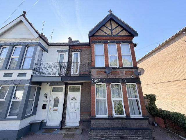 New Bedford Road, Luton LU3 1 bed in a house share to rent £660 pcm £152 pw