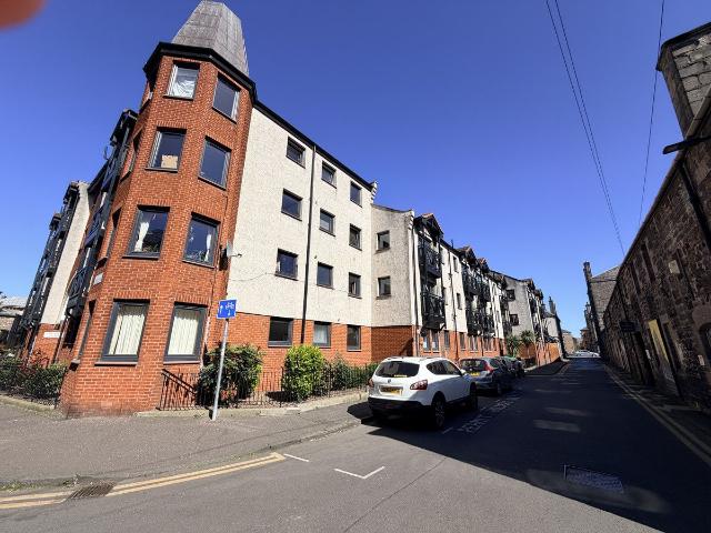 New Bells Court, Edinburgh EH6, 2 bed flat to rent, £1,250 pcm | PrimeLocation