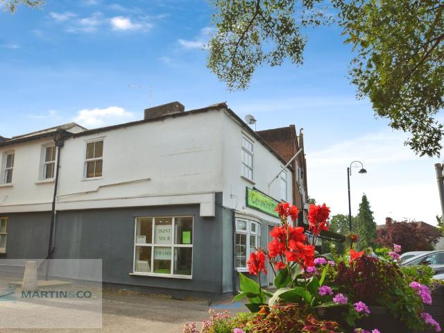 New Berry Lane, Hersham, Walton On Thames KT12, 1 bed flat to rent, £1,350 pcm | PrimeLocation